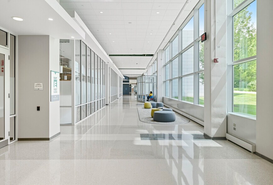 More Photos Of 1920 Innovation Way, Libertyville Manufacturing For Lease