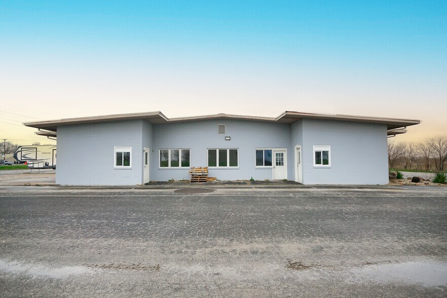 Primary Photo Of 1140 E Linn St, Canton Office For Lease