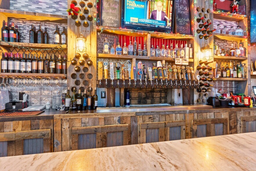 More Photos Of 122 W Lincoln St, Tullahoma Restaurant For Sale