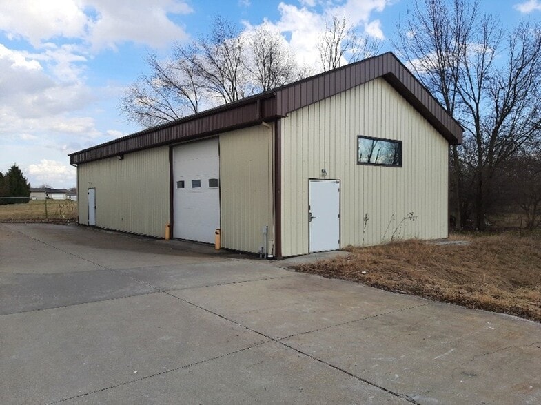 More Photos Of 58640 IN-15, Goshen Flex For Sale