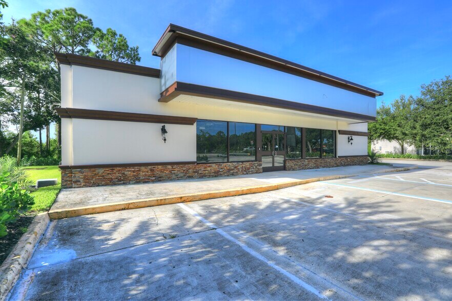 More Photos Of 8801 20th St, Vero Beach Convenience Store For Lease