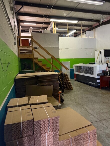 More Photos Of 12137 Rhea Dr, Plainfield Warehouse For Lease