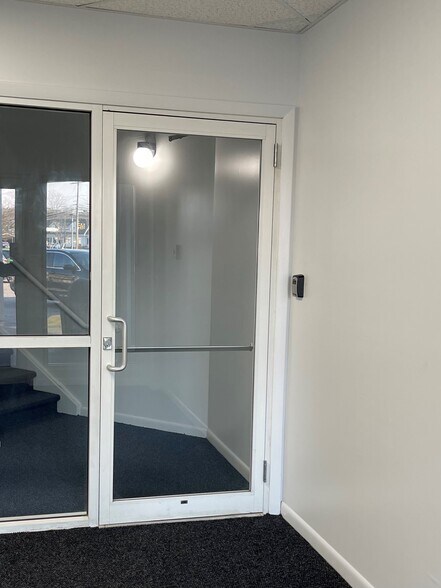 More Photos Of 339 Flanders Rd, East Lyme Storefront Retail Office For Lease