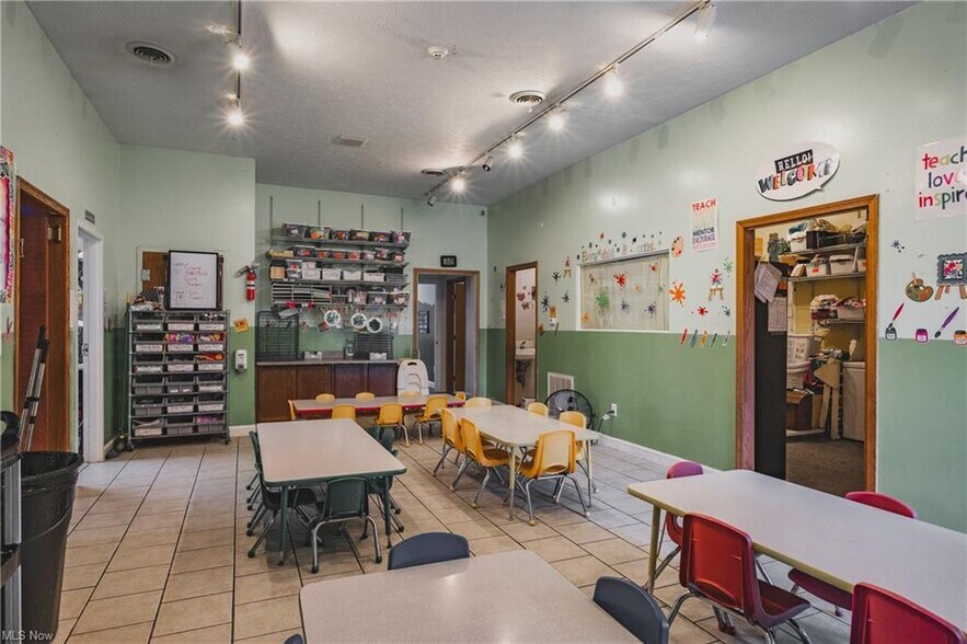 More Photos Of 1800 Grand Central Ave, Vienna Office For Sale