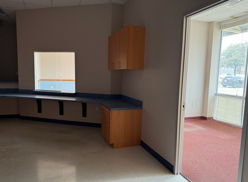 More Photos Of 1856 Precinct Line Rd, Hurst Unknown For Lease