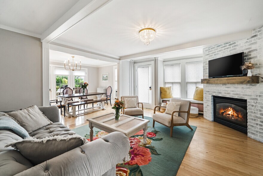 More Photos Of 371 Water St, Excelsior Hospitality For Sale