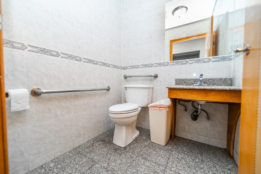 More Photos Of 1749 E 16th St, Brooklyn Storefront Retail Office For Sale