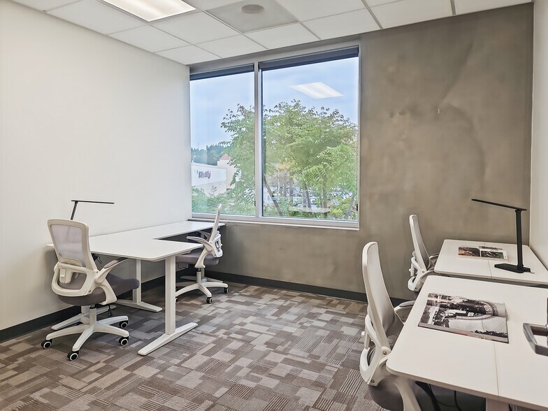 More Photos Of 21 Rancho Camino Dr, Pomona Coworking Space