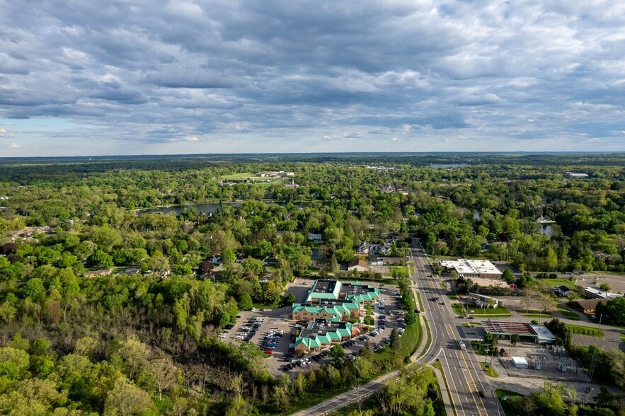 More Photos Of 7210 N Main St, Clarkston Medical For Lease