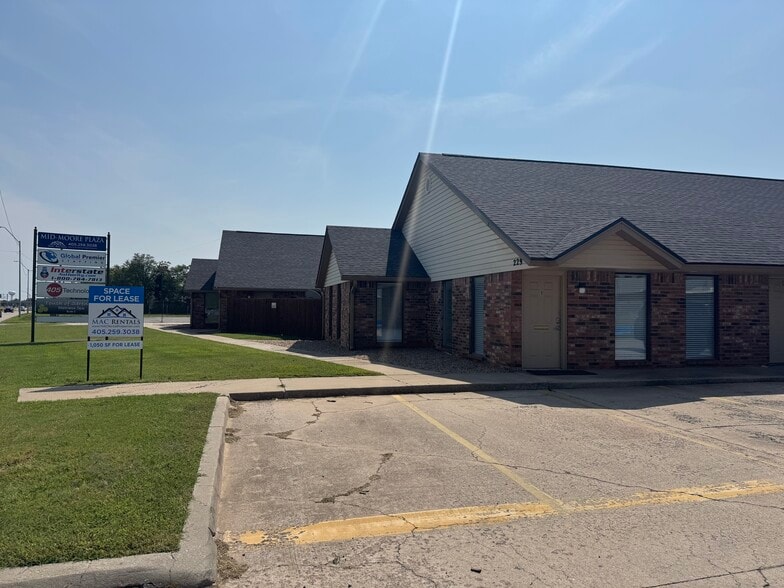 More Photos Of 221-229 N I-35 Service Rd, Moore Office For Lease