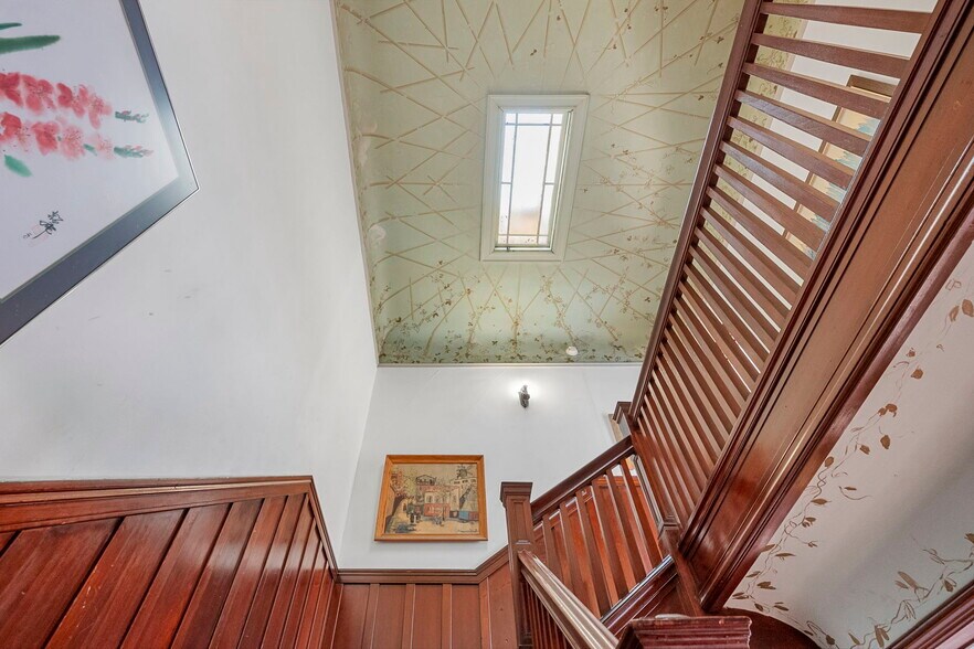 More Photos Of 2 Hugo St, San Francisco Multifamily For Sale