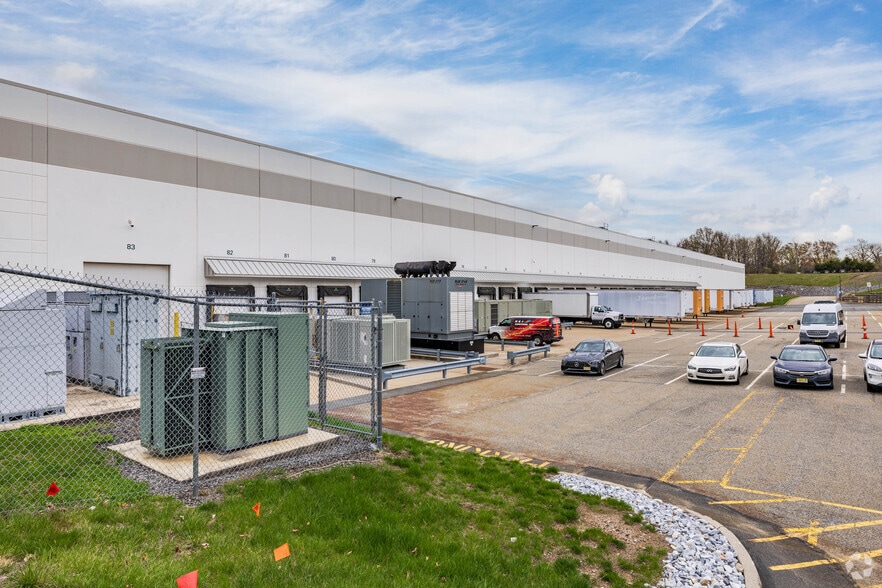 More Photos Of 201 Mac Ln, Keasbey Warehouse For Lease