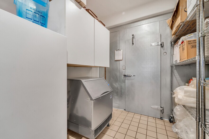 More Photos Of 10624 S. Loop blvd, California City Fast Food For Sale