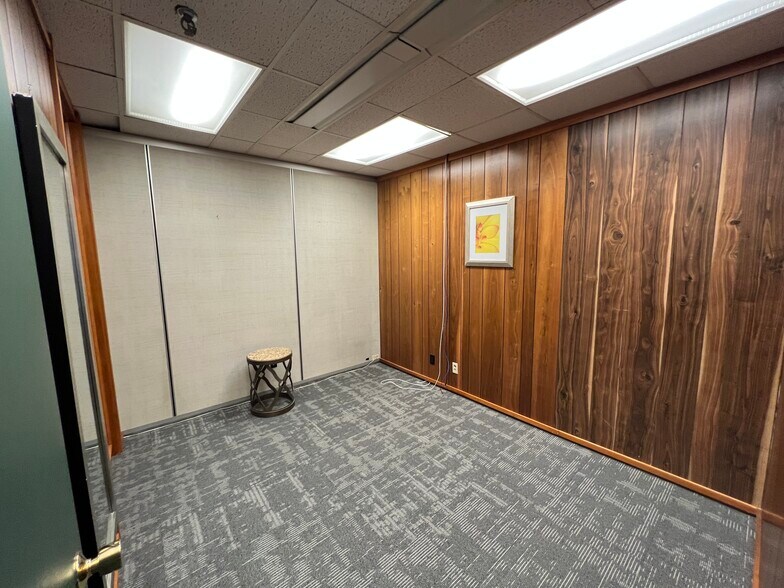 More Photos Of 136 Center St, Old Town Office For Sale