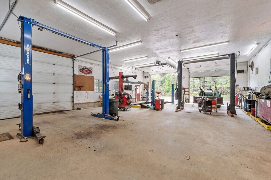 More Photos Of 3 Glen St, Douglas Auto Repair For Sale