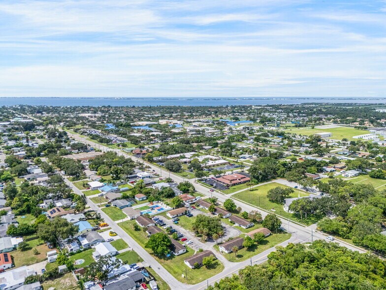More Photos Of 5518 25th St W, Bradenton Apartments For Sale