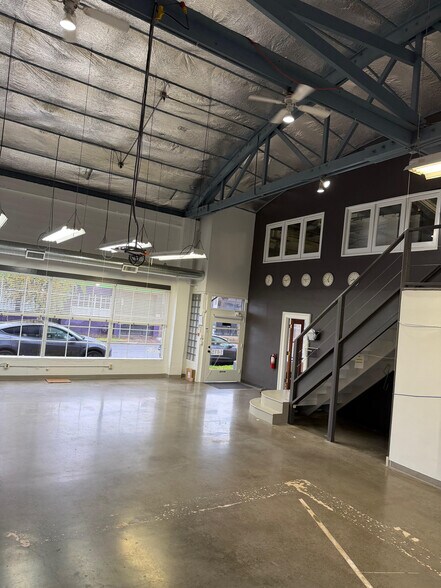 More Photos Of 1415 SE 8th Ave, Portland Warehouse For Lease