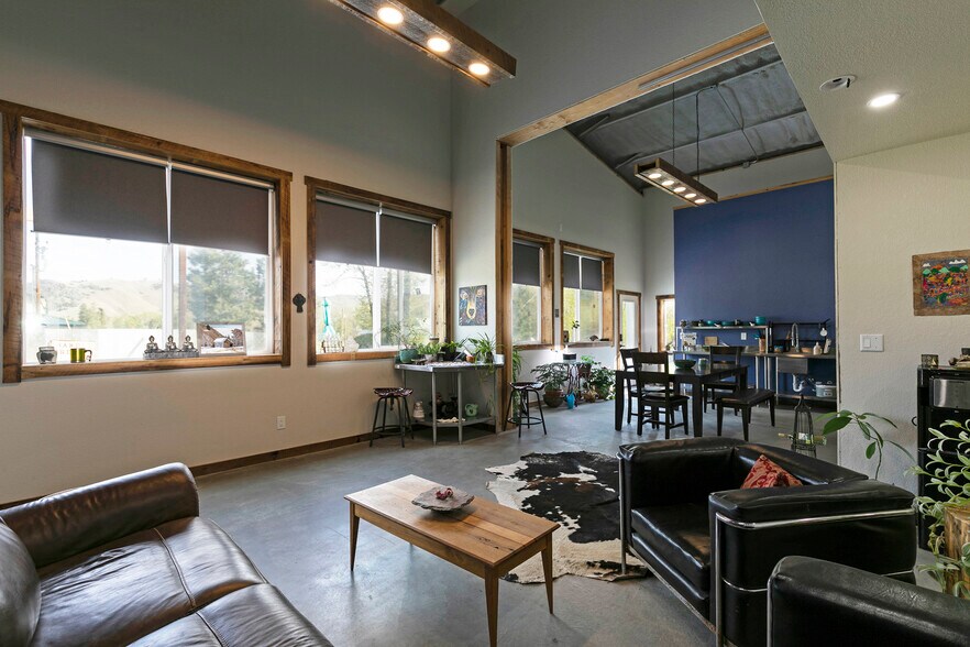 More Photos Of 125 & 139 Hannon Ln, Darby Restaurant For Sale