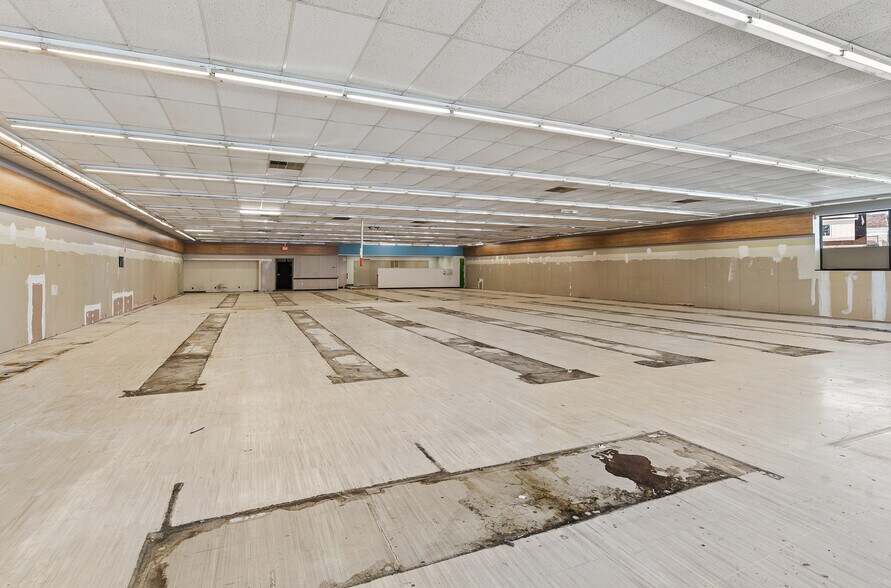 More Photos Of 32 Union St, Easthampton Storefront For Lease