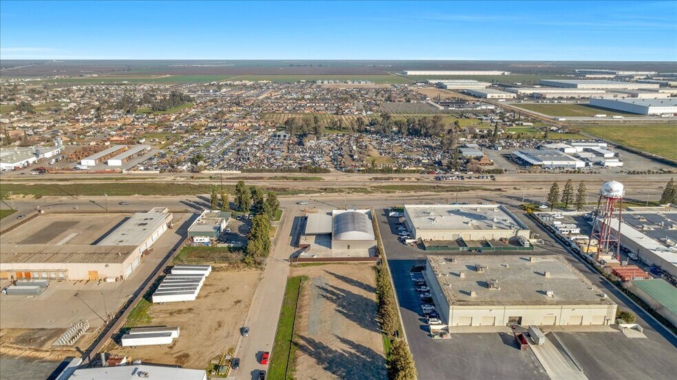 More Photos Of 10417 W Goshen Ave, Visalia Warehouse For Lease