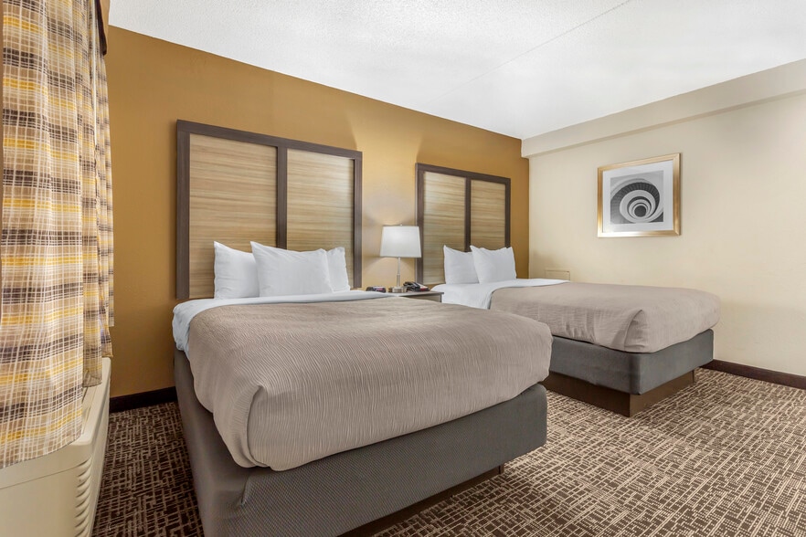 More Photos Of 115 Lake Ave, Spring Lake Hotel For Sale