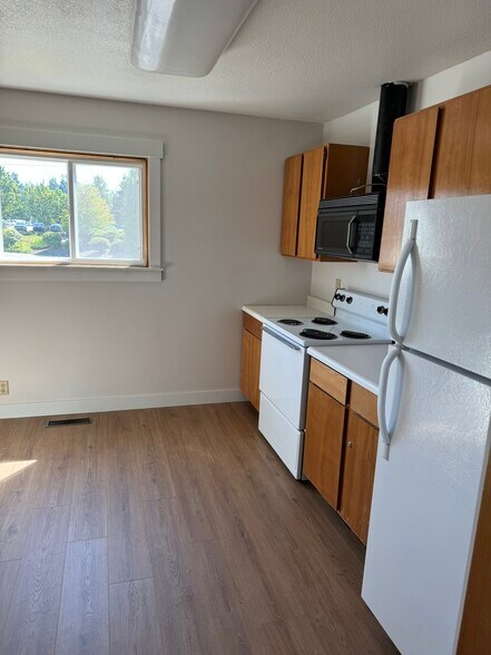 More Photos Of 902 E Maple St, Arlington Medical For Sale