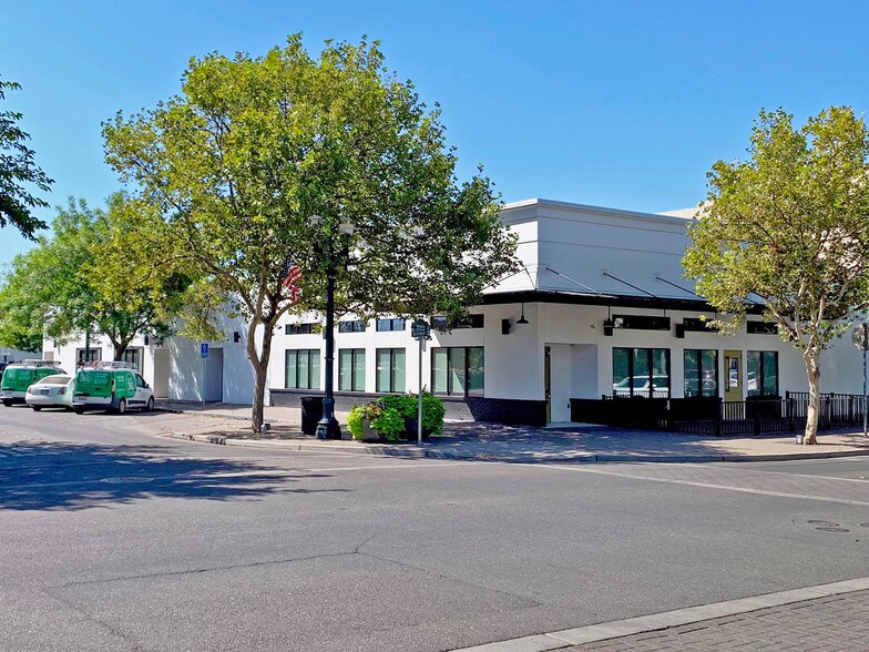 More Photos Of 100 W Main St, Turlock Storefront For Lease