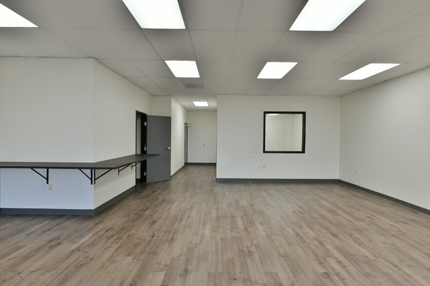 More Photos Of 15900 Hawthorne Blvd, Lawndale Office Residential For Lease