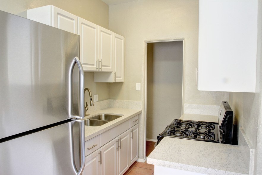 More Photos Of 1439 N Curson Ave, Los Angeles Apartments For Sale