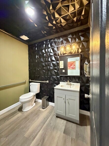 More Photos Of 131 W Duval St, Lake City Storefront Retail Office For Lease