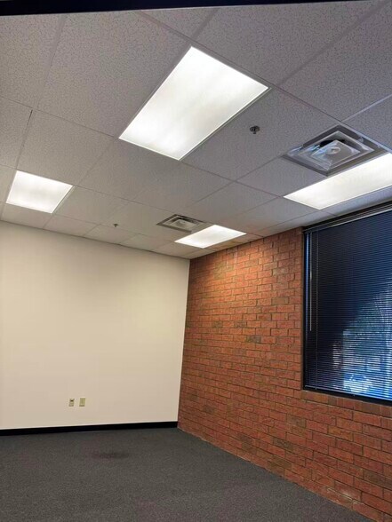 More Photos Of 2390 Satellite Blvd, Buford Light Distribution For Lease