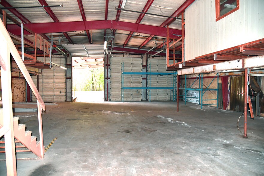 More Photos Of 210 Brand Ln, Stafford Warehouse For Lease