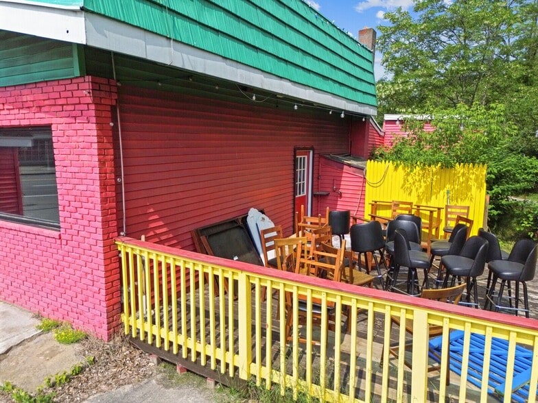 More Photos Of 164 Pleasant St, Brunswick Restaurant For Sale