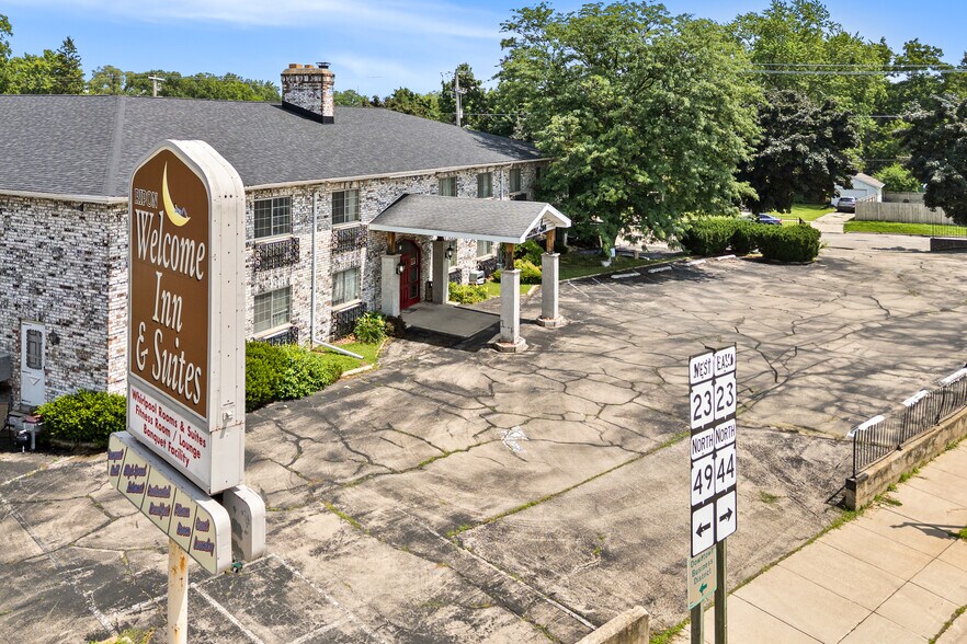 More Photos Of 240 E Fond du Lac St, Ripon Hotel For Sale