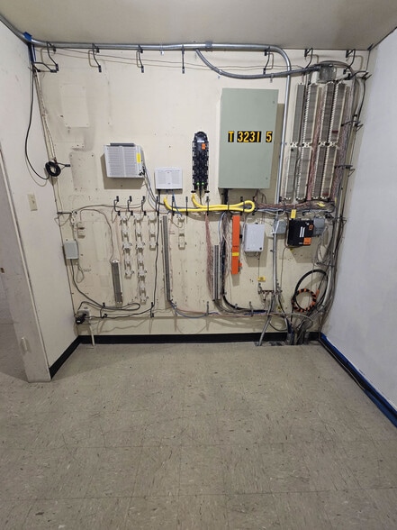 More Photos Of 16750 Schoenborn St, North Hills Flex For Sale