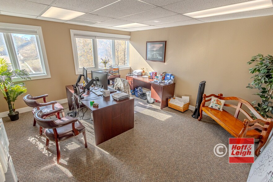 More Photos Of 2928 Straus Ln, Colorado Springs Office For Sale
