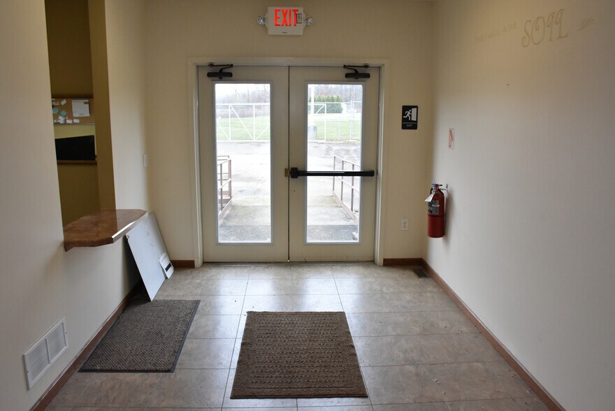 More Photos Of 105 McQuiston Dr, Jackson Center Industrial For Sale