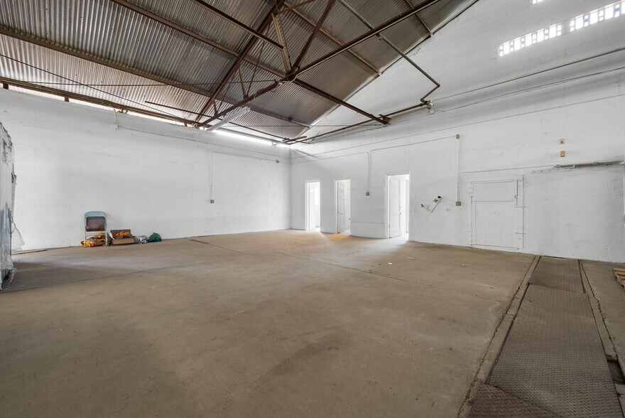 More Photos Of 550 Highway 46, Wasco Warehouse For Lease