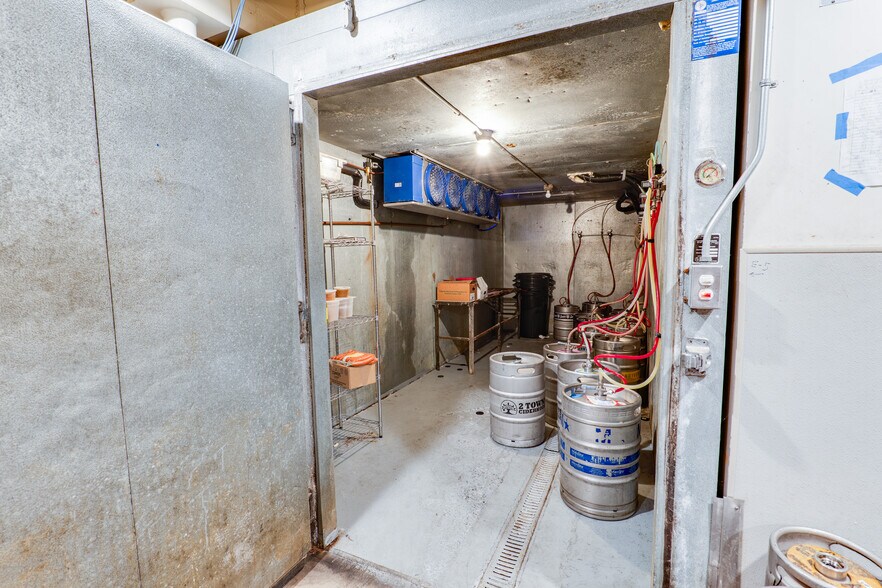 More Photos Of 844 Olive St, Eugene Restaurant For Lease