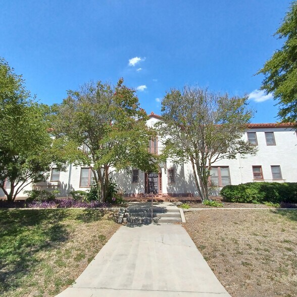 More Photos Of 219 W Magnolia Ave, San Antonio Apartments For Sale