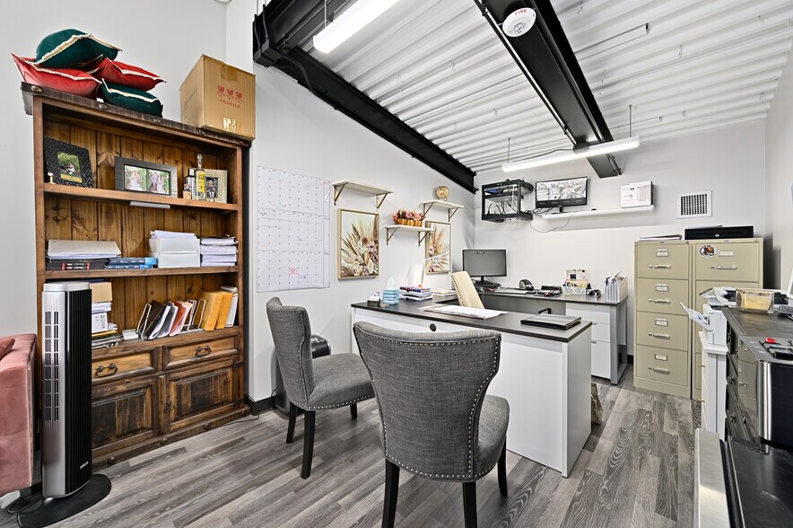 More Photos Of 901 N Vista Ridge Blvd, Cedar Park General Retail For Lease