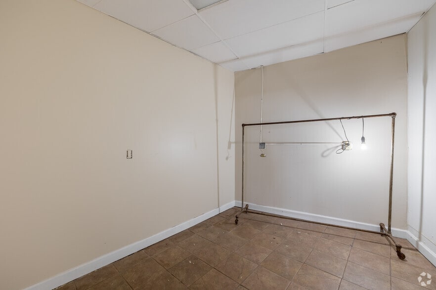More Photos Of 290 Simpson St, Atlanta Flex For Lease
