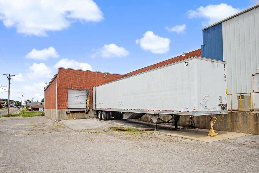 More Photos Of 500 William St, Cape Girardeau Warehouse For Lease