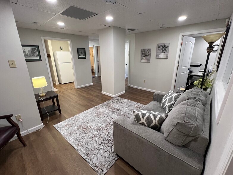 More Photos Of 1522 Oakhurst Dr, Charleston Office For Sale