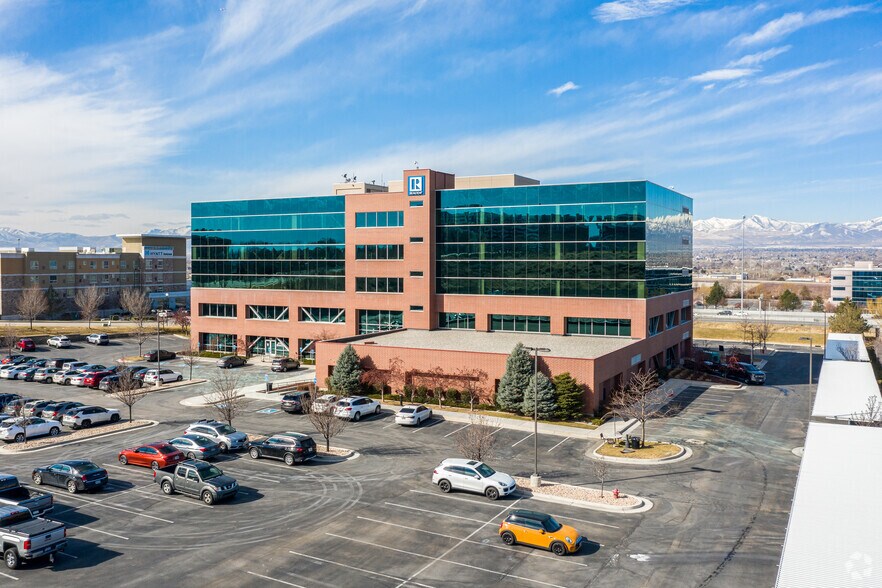 More Photos Of 230 W Towne Ridge Pky, Sandy Office For Lease