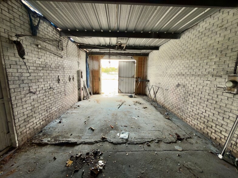 More Photos Of 2000 N Pace Blvd, Pensacola Auto Dealership For Sale