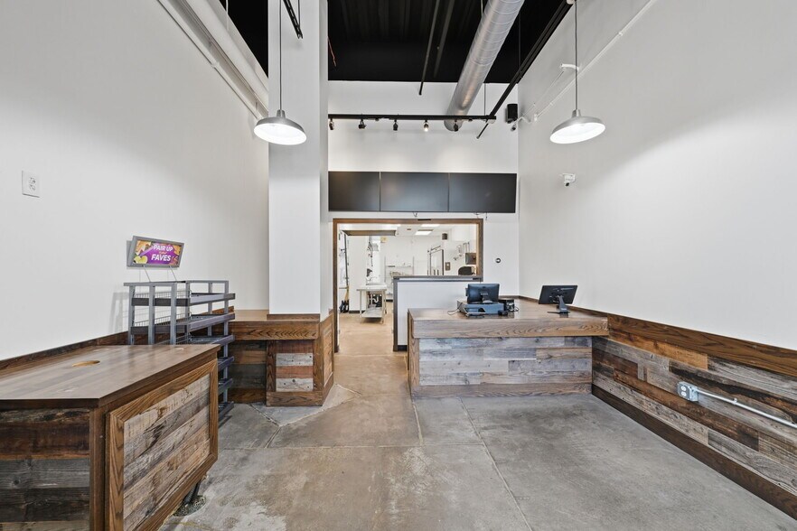 More Photos Of 98-118 Front St, Berea Dormitory For Lease