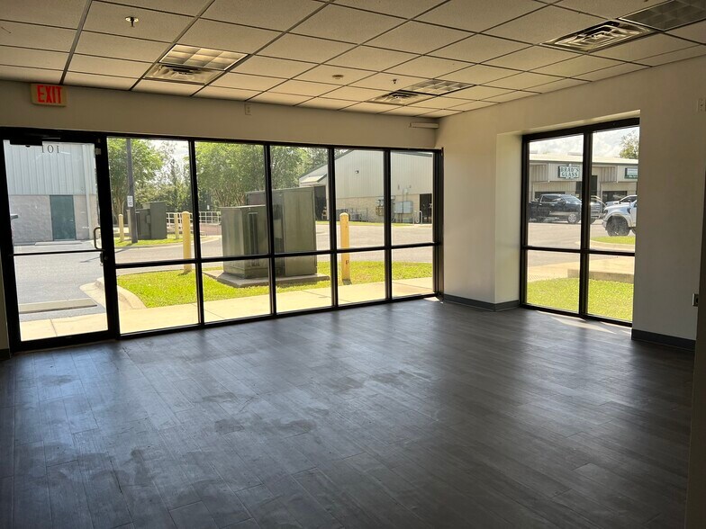 More Photos Of 10330 Chedoak Ct, Jacksonville Light Distribution For Sale
