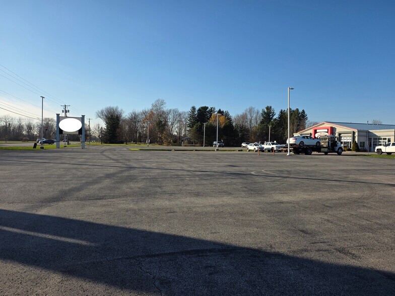 More Photos Of 5967 Robinson Rd, Lockport Auto Dealership For Lease