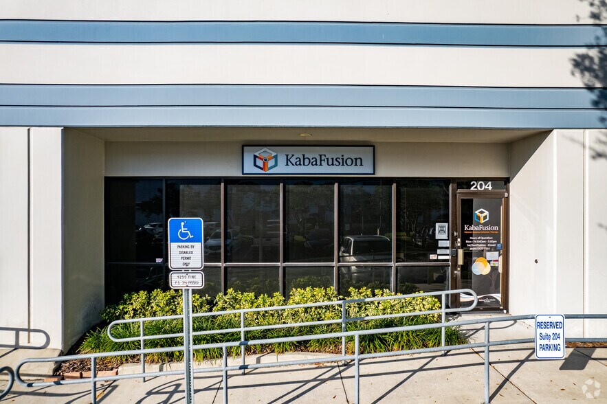 More Photos Of 379 W Michigan St, Orlando Flex For Lease